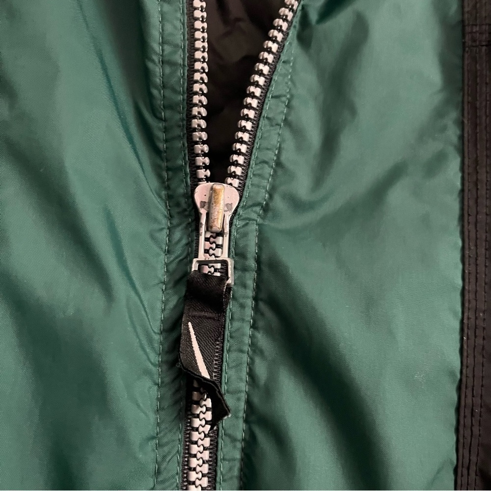 Nike • Vintage Kids Black and Green Jacket Windbreaker - Picture 5 of 6